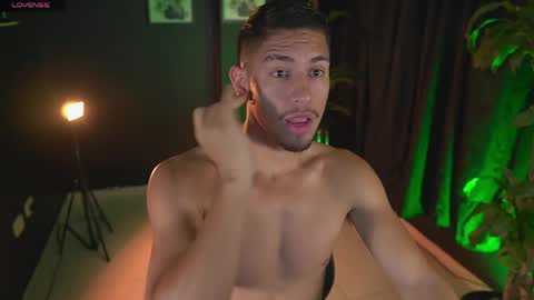 Snapshot of aaronfox_ chatting on 15, 4, 2026 AARON online show from 15, 4, 2026