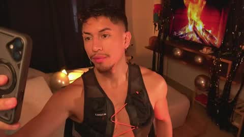 Snapshot of aaronfox_ chatting on 8, 6, 2026 AARON online show from 8, 6, 2026