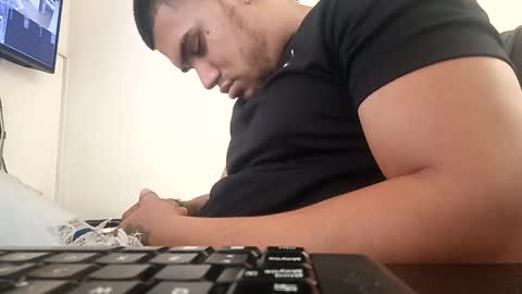 ig aaron hunter123 online show from 17, 12, 2024