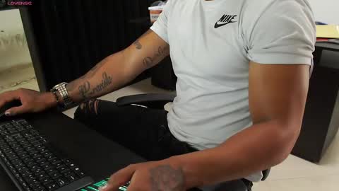 ig aaron hunter123 online show from 10, 9, 2025