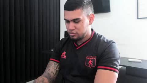 ig aaron hunter123 online show from 16, 2, 2026