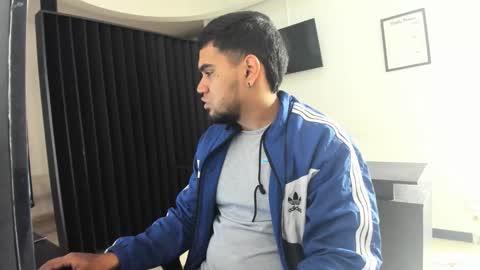 ig aaron hunter123 online show from 28, 3, 2026