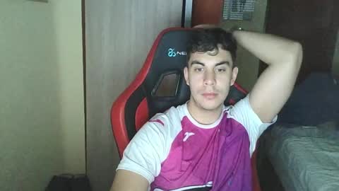 Snapshot of aaronlavine chatting on 29, 5, 2026 aaronlavine online show from 29, 5, 2026