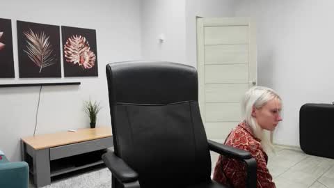 Snapshot of abby_laker chatting on 6, 11, 2025 ABBY LAKER online show from 6, 11, 2025