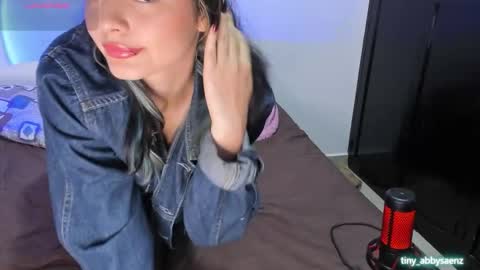 Abby Saenz online show from 8, 10, 2025