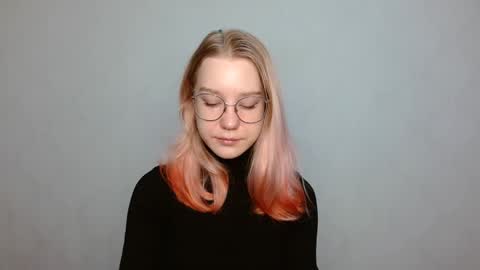 Abby Lovense is active online show from 26, 12, 2024