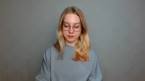 Abby Lovense is active online show from 5, 3, 2025