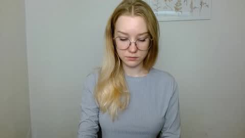 Abby Lovense is active online show from 25, 9, 2025