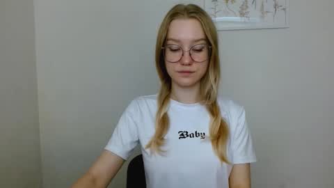 Abby Lovense is active online show from 26, 9, 2025