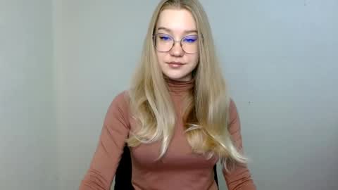 Abby Lovense is active online show from 29, 5, 2026