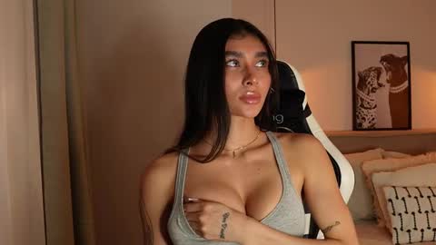 Snapshot of abril_w18 chatting on 21, 11, 2025 My name is Alexa. Please say hello I like to chat with you. If you have requests please use tip online show from 21, 11, 2025