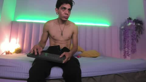 Abril and Julian online show from 16, 7, 2026