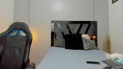 Snapshot of abrilrussell_ chatting on 4, 4, 2026 Abril online show from 4, 4, 2026