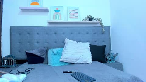 Snapshot of abrilrussell_ chatting on 11, 4, 2026 Abril online show from 11, 4, 2026
