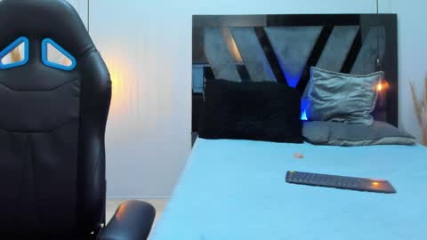 Snapshot of abrilrussell_ chatting on 13, 4, 2026 Abril online show from 13, 4, 2026