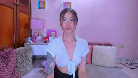 Snapshot of abrilrussell_ chatting on 6, 6, 2026 Abril online show from 6, 6, 2026