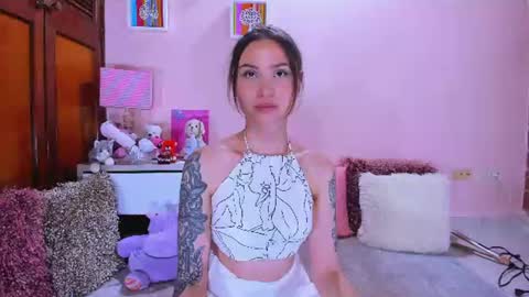 Snapshot of abrilrussell_ chatting on 10, 7, 2026 Abril online show from 10, 7, 2026
