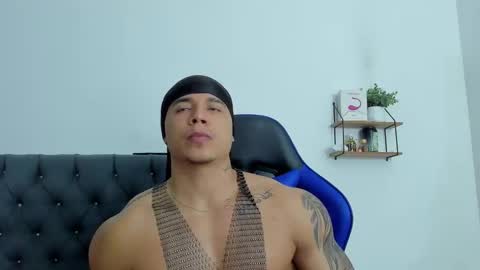 adam boss online show from 19, 12, 2025