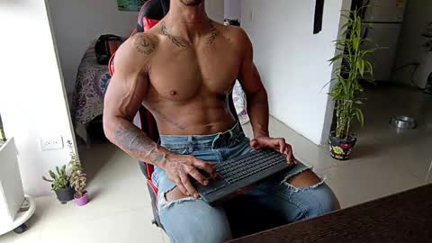 Adam Valencia online show from 18, 12, 2025