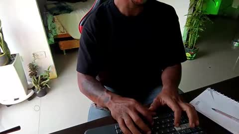 Adam Valencia online show from 8, 2, 2026