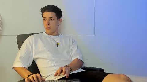 Snapshot of adan_rivas chatting on 26, 12, 2024 adan online show from 26, 12, 2024