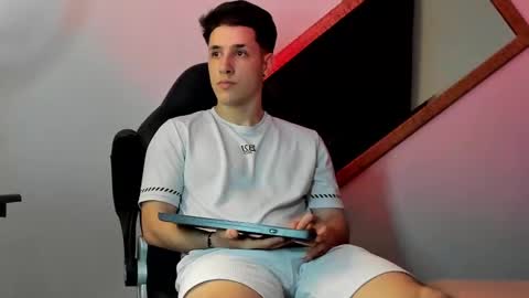 Snapshot of adan_rivas chatting on 11, 3, 2025 adan online show from 11, 3, 2025