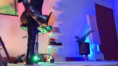 Snapshot of addictsqueen chatting on 5, 7, 2026 ADDICTION online show from 5, 7, 2026