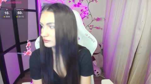 Snapshot of adeleluu chatting on 25, 11, 2025 Adel online show from 25, 11, 2025