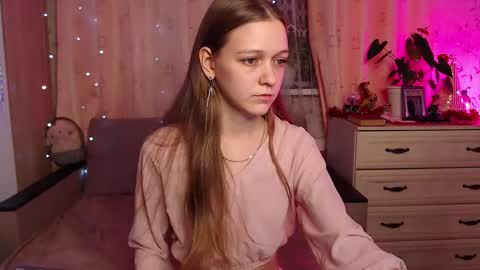 Snapshot of adelin_maxwell chatting on 18, 12, 2024 Lina online show from 18, 12, 2024