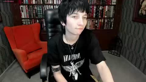 Snapshot of adonbev chatting on 7, 7, 2026 adonbev online show from 7, 7, 2026