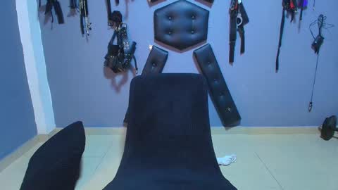 adonisdios online show from 17, 12, 2025