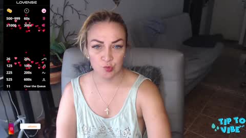 Adriana Paredes  online show from 21, 1, 2025
