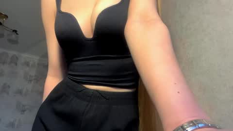 Caroline online show from 10, 4, 2026