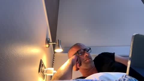 adrienfromparis online show from 17, 6, 2026
