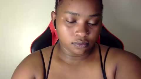 Snapshot of african001 chatting on 21, 10, 2025 stella online show from 21, 10, 2025