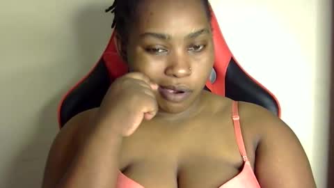 Snapshot of african001 chatting on 27, 10, 2025 stella online show from 27, 10, 2025