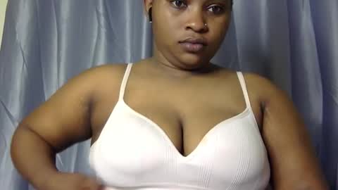 Snapshot of african001 chatting on 7, 11, 2025 stella online show from 7, 11, 2025