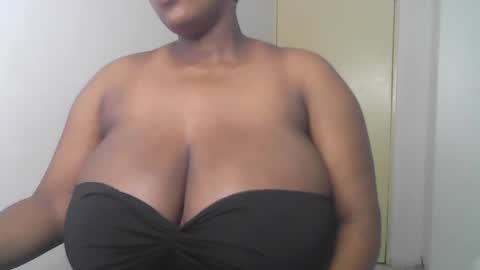 ONLYFAN-Africanbusty online show from 14, 12, 2024