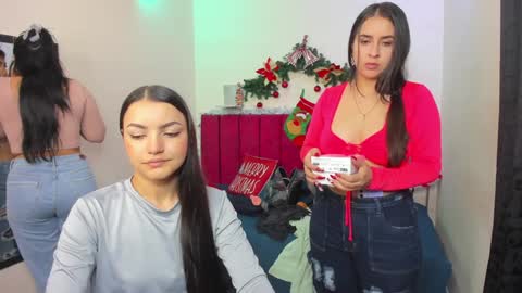 Snapshot of afroditaandsoffi chatting on 30, 12, 2024 Afrodita Chery y Hermione online show from 30, 12, 2024