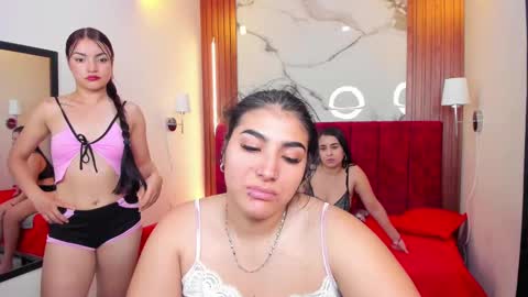 Snapshot of afroditaandsoffi chatting on 28, 2, 2025 Afrodita Chery y Hermione online show from 28, 2, 2025