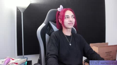 Agata Collinss online show from 2, 3, 2026