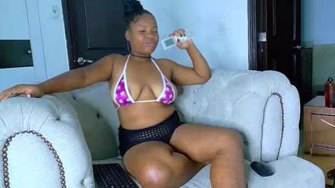 Snapshot of agatharusso chatting on 6, 10, 2025 Agathaa online show from 6, 10, 2025