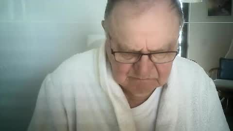 Snapshot of ahmole chatting on 12, 12, 2024 Ole online show from 12, 12, 2024