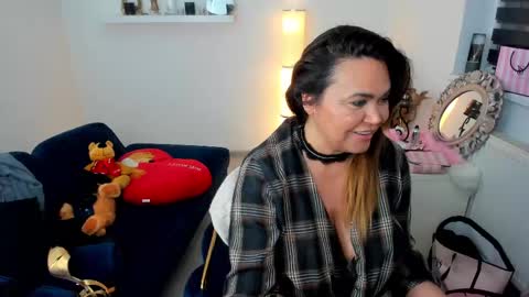 Snapshot of aileen_stone chatting on 16, 2, 2025 Aileen online show from 16, 2, 2025