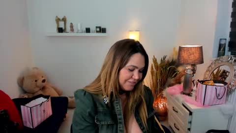 Snapshot of aileen_stone chatting on 18, 2, 2025 Aileen online show from 18, 2, 2025