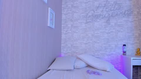 Aisha online show from 28, 2, 2025