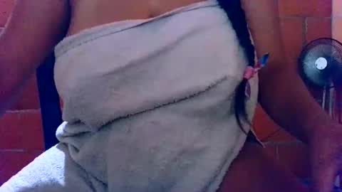 aisha koswell3 online show from 15, 1, 2026