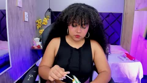 Snapshot of aisha_linh chatting on 12, 11, 2025 Aisha online show from 12, 11, 2025