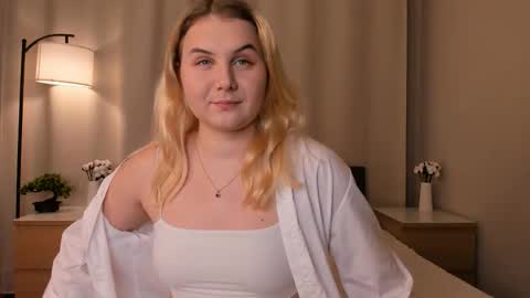 Snapshot of aishaspeak chatting on 18, 11, 2025 Hermione online show from 18, 11, 2025