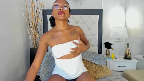 Snapshot of aitanabhele chatting on 7, 11, 2025 Aitana online show from 7, 11, 2025